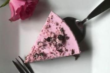 Raspberry ruffle cheesecake