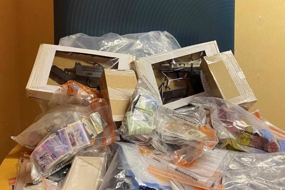 Suspected drugs, cash and imitation firearms seized in Strabane