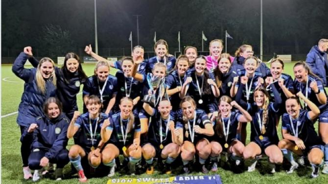 Hannah Gibson fires Swifts to League Cup glory