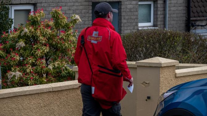 Council&nbsp;seek meeting with Royal Mail management and union members over postal delays